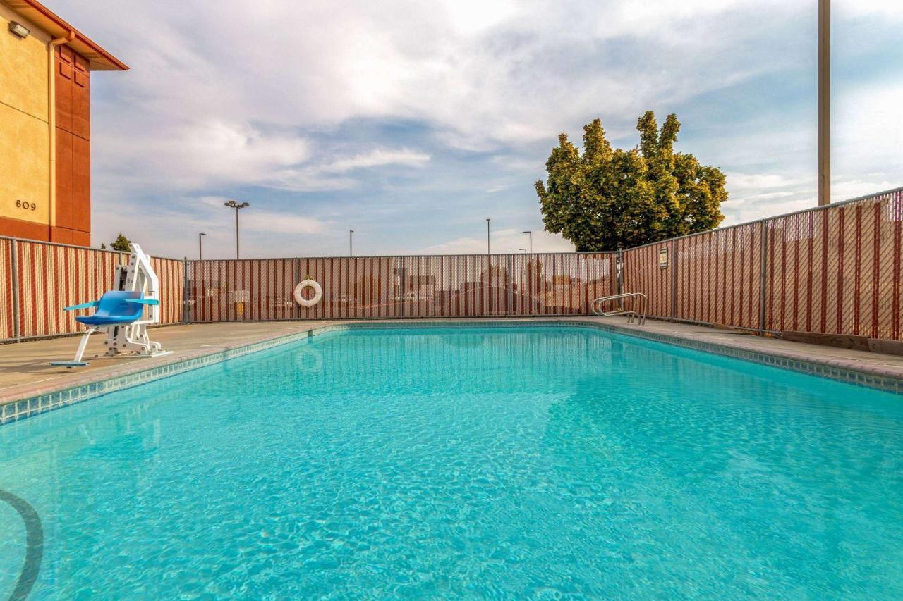 Super 8 By Wyndham The Dalles Or Экстерьер фото