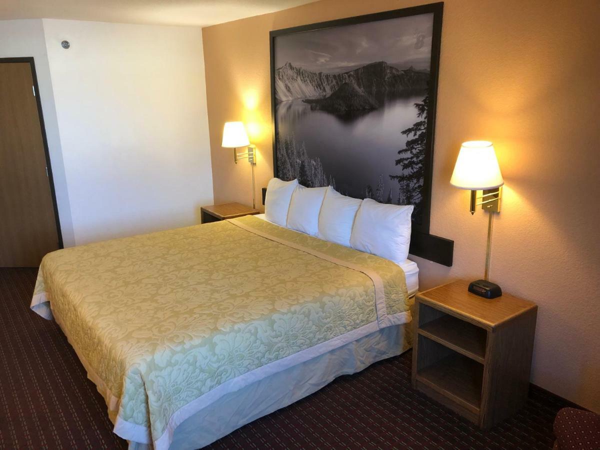 Super 8 By Wyndham The Dalles Or Экстерьер фото